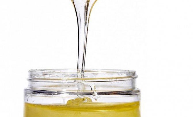 Різниця між шугарінг і видаленням волосся воском (биоепиляции): основні плюси і мінуси між процедурами