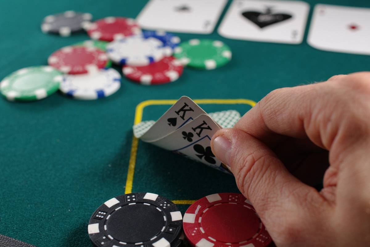 Що робить покер онлайн таким привабливим для аматорів