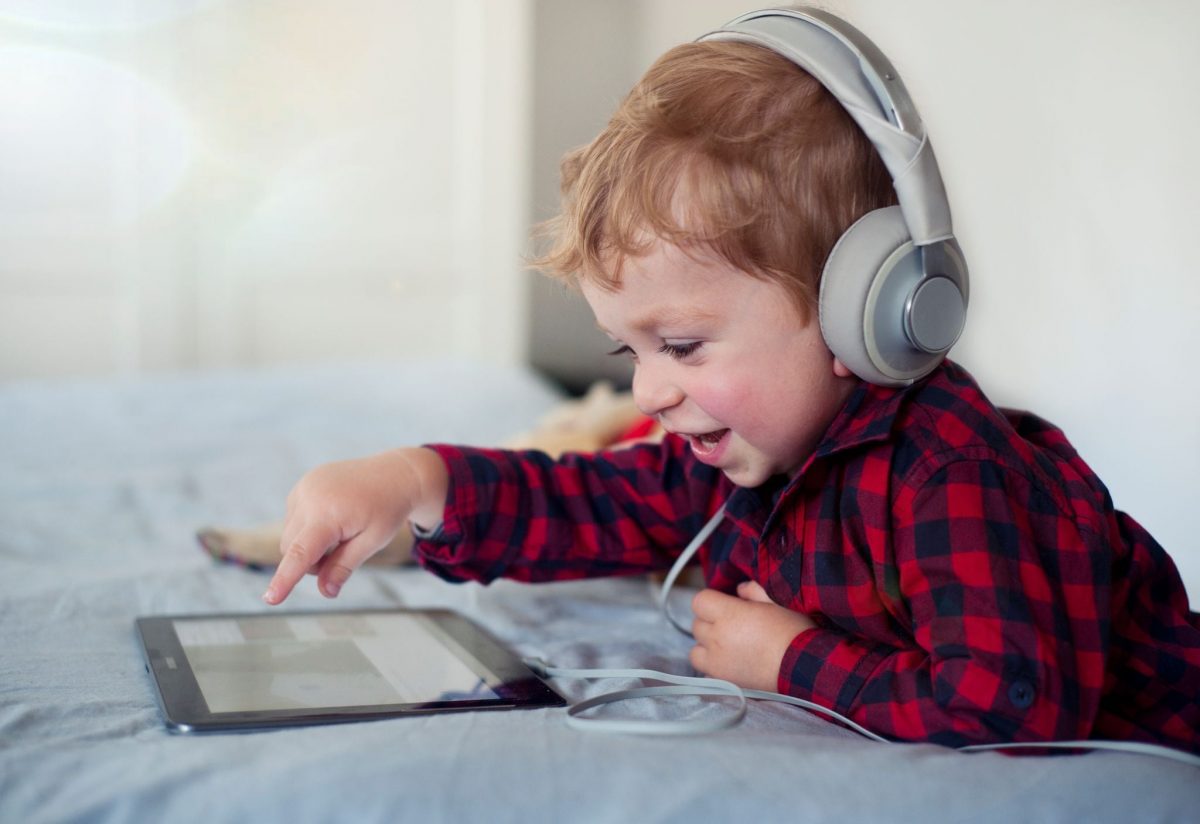 Що впливає на розвиток мови у дітей