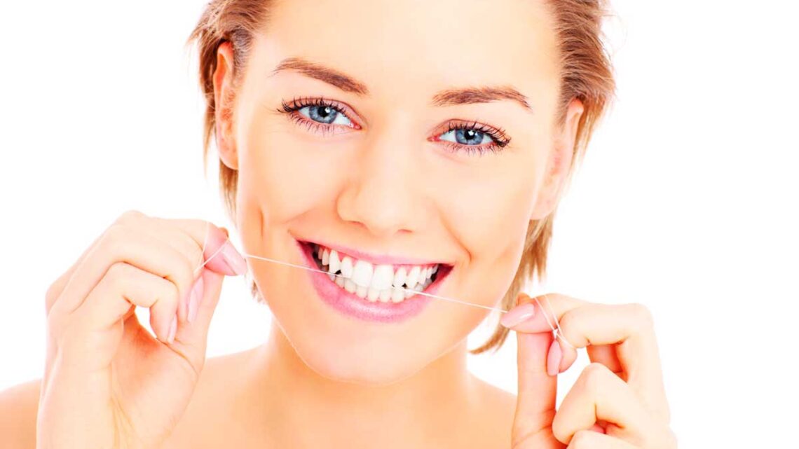 Что такое профессиональная чистка зубов и как проводится процедура