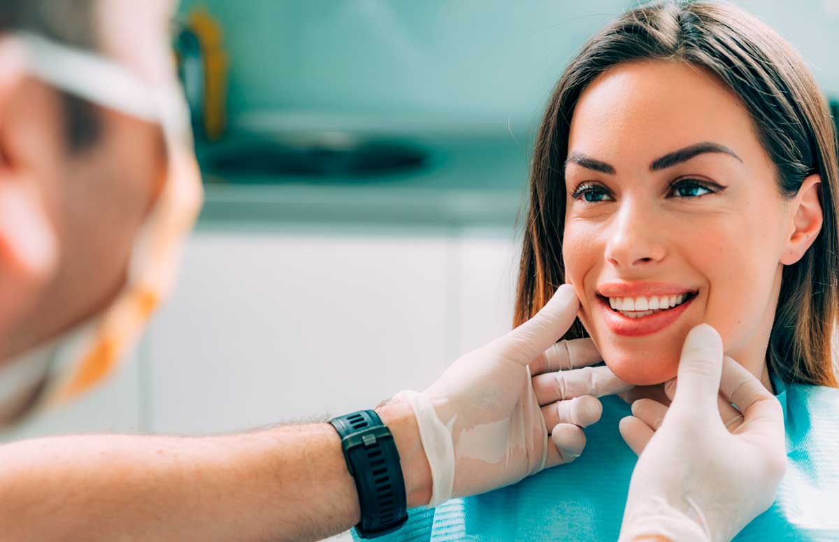 Результат лечение фронтальных зубов у девушки (турецкая стоматология)