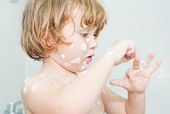 Огляд найефективніших мазей для лікування вітрянки у дітей