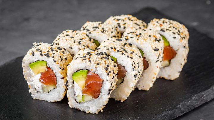 Секреты вкусных суши: от свежих ингредиентов до правильной подачи